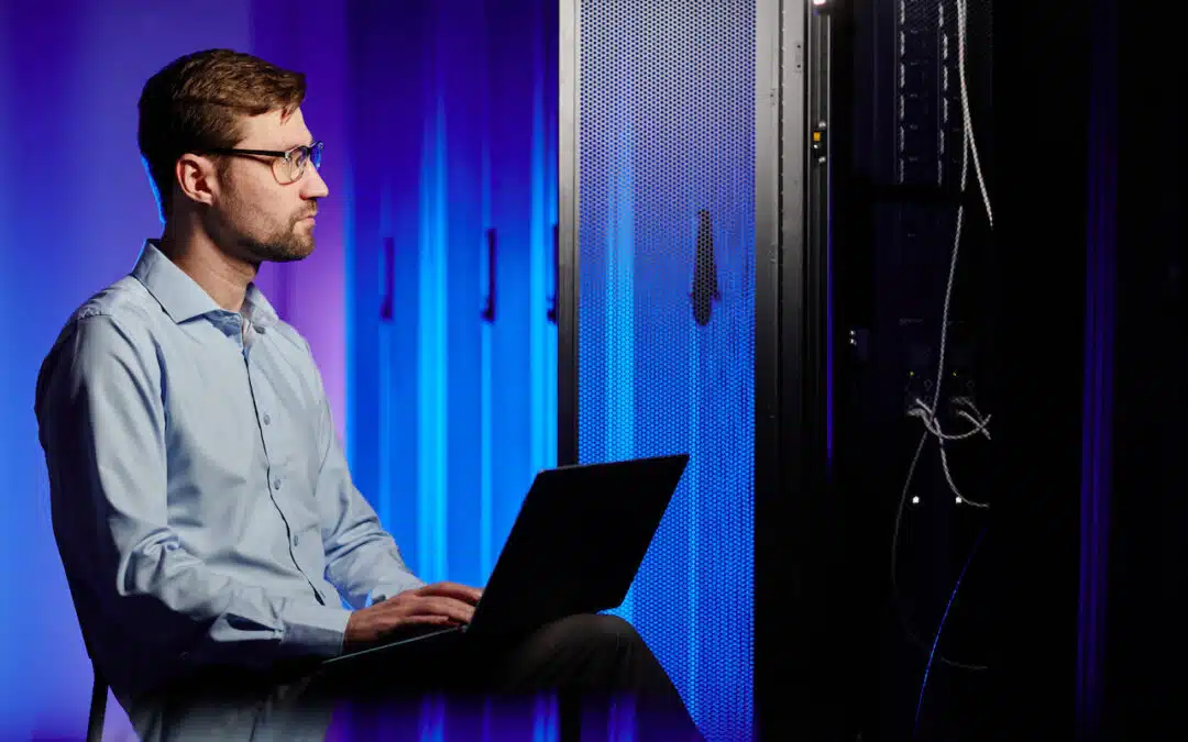 employee using managed it services